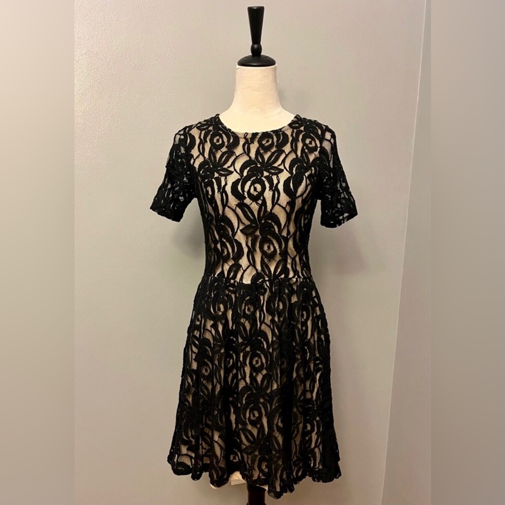Bobeau Short Sleeved Knee Length Dress